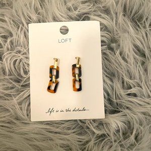 Fall-themed tortoiseshell print earrings